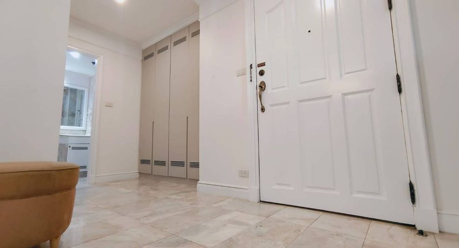 For rent 4 bedrooms condo in Khlong Toei, Bangkok