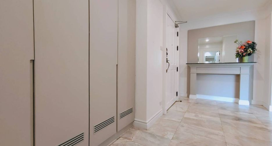For rent 4 bedrooms condo in Khlong Toei, Bangkok