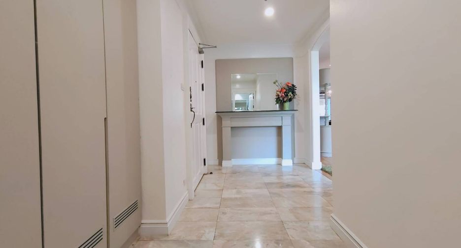 For rent 4 bedrooms condo in Khlong Toei, Bangkok