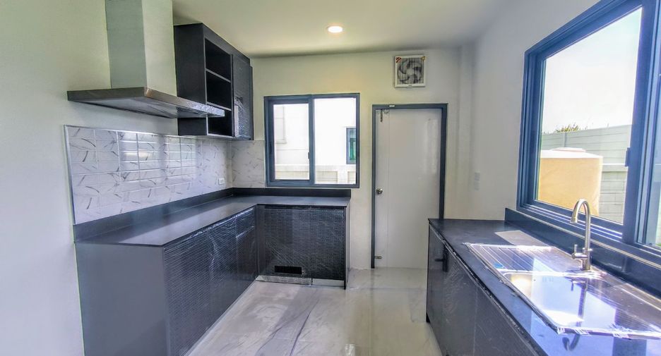 Casa en venta de 4 habitaciones en Bang Phli, Samut Prakan