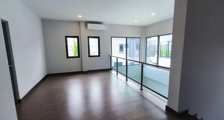 Casa en venta de 4 habitaciones en Bang Phli, Samut Prakan