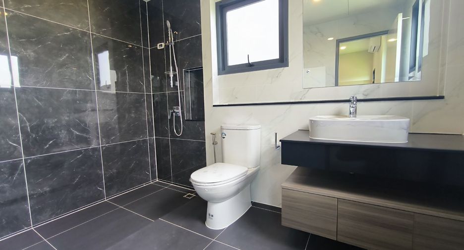 Casa en venta de 4 habitaciones en Bang Phli, Samut Prakan