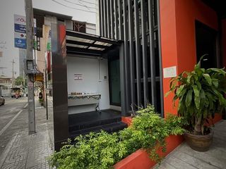出租 16 卧室 仓库 在 Khlong Toei, 曼谷