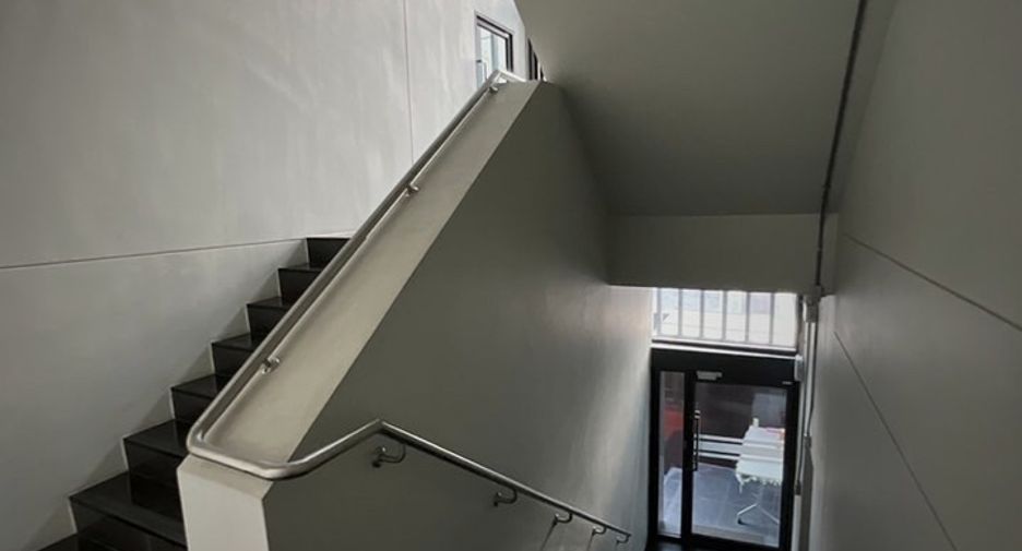 出租 16 卧室 仓库 在 Khlong Toei, 曼谷