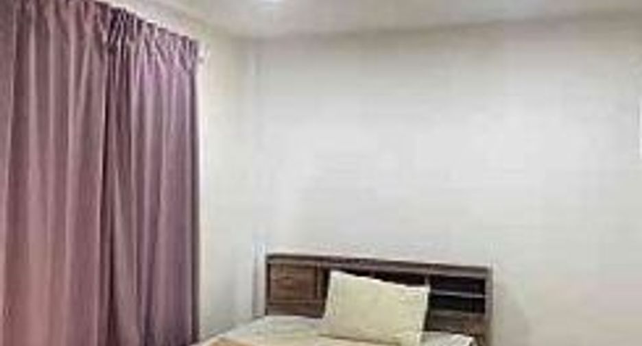 Casa adosada en alquiler de 3 habitaciones en Wang Thonglang, Bangkok