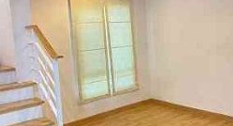 Casa adosada en alquiler de 3 habitaciones en Wang Thonglang, Bangkok