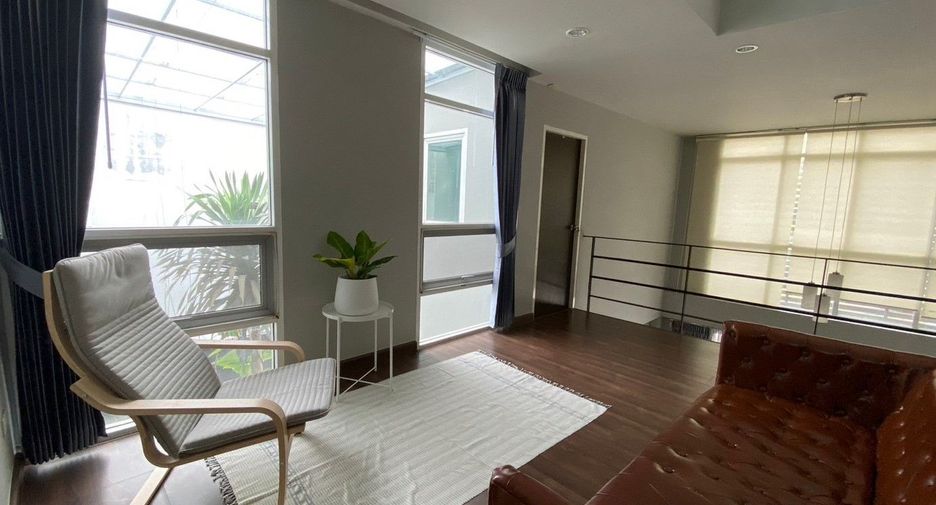 For rent 3 bedrooms house in Watthana, Bangkok