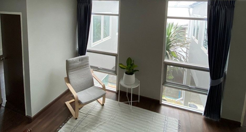 For rent 3 bedrooms house in Watthana, Bangkok
