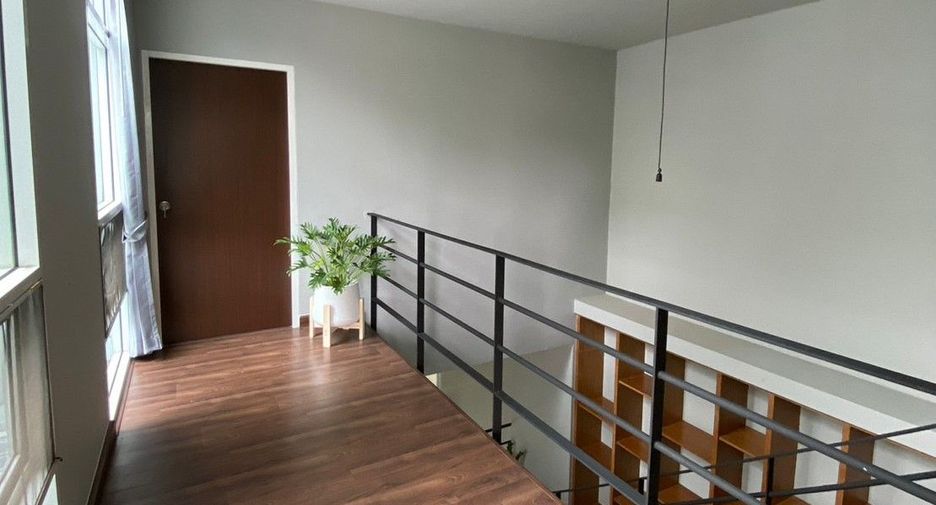 For rent 3 bedrooms house in Watthana, Bangkok
