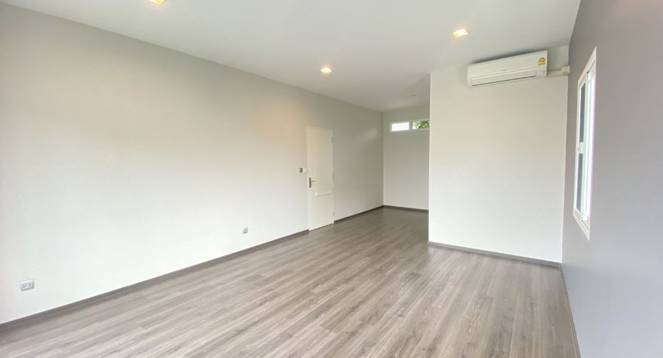 For sale 3 bedrooms house in Lat Krabang, Bangkok