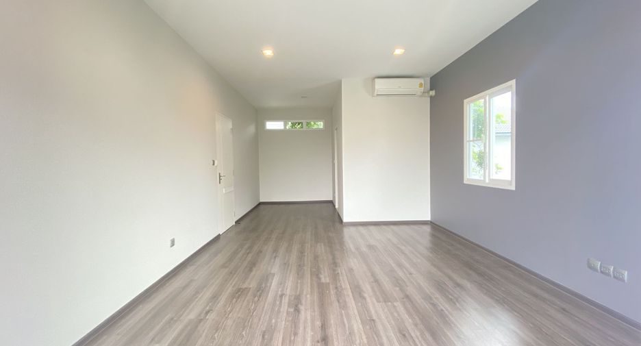 For sale 3 bedrooms house in Lat Krabang, Bangkok