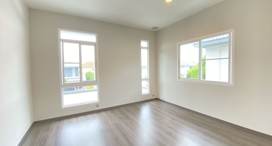 For sale 3 bedrooms house in Lat Krabang, Bangkok