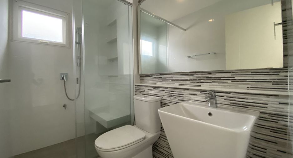 For sale 3 bedrooms house in Lat Krabang, Bangkok