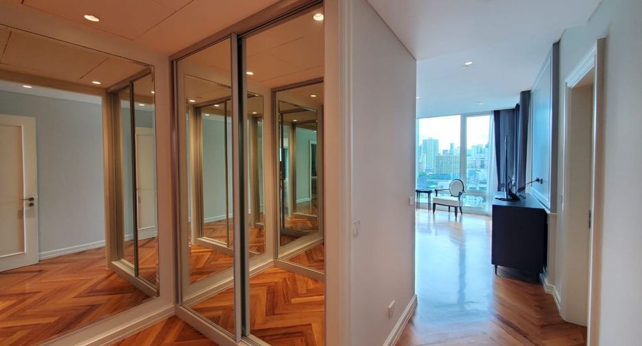 Condo en alquiler de 4 habitaciones en Pathum Wan, Bangkok