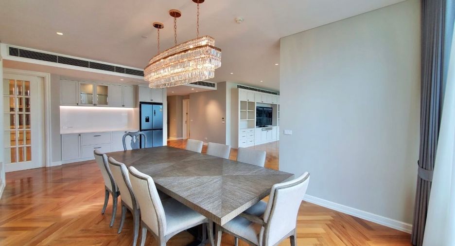 Condo en alquiler de 4 habitaciones en Pathum Wan, Bangkok