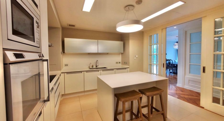 Condo en alquiler de 4 habitaciones en Pathum Wan, Bangkok