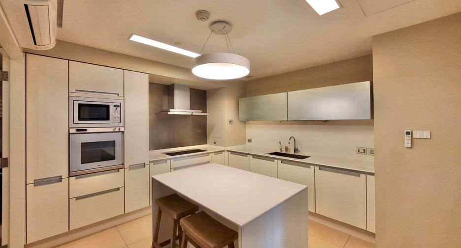 Condo en alquiler de 4 habitaciones en Pathum Wan, Bangkok