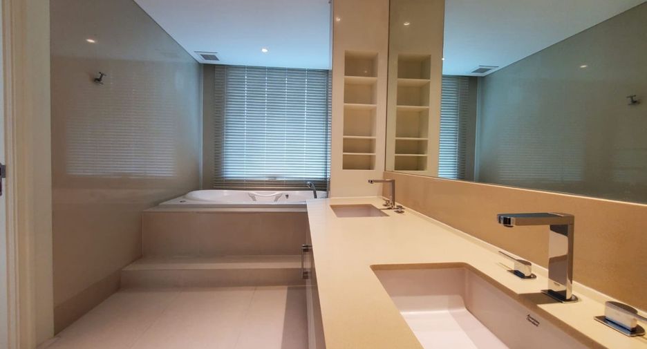 Condo en alquiler de 4 habitaciones en Pathum Wan, Bangkok