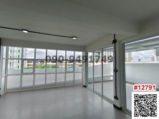 For rent 5 bedrooms townhouse in Bang Phlat, Bangkok