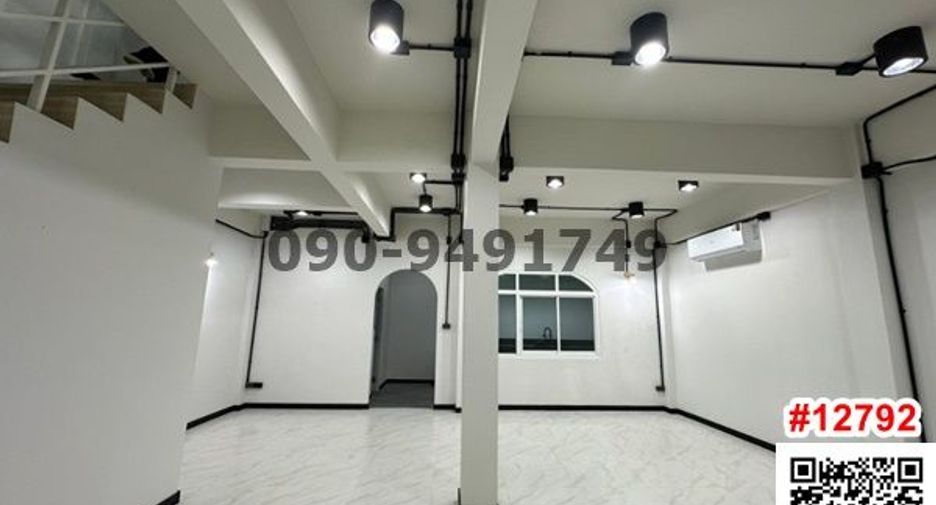 Casa adosada en venta de 5 habitaciones en Bang Phlat, Bangkok