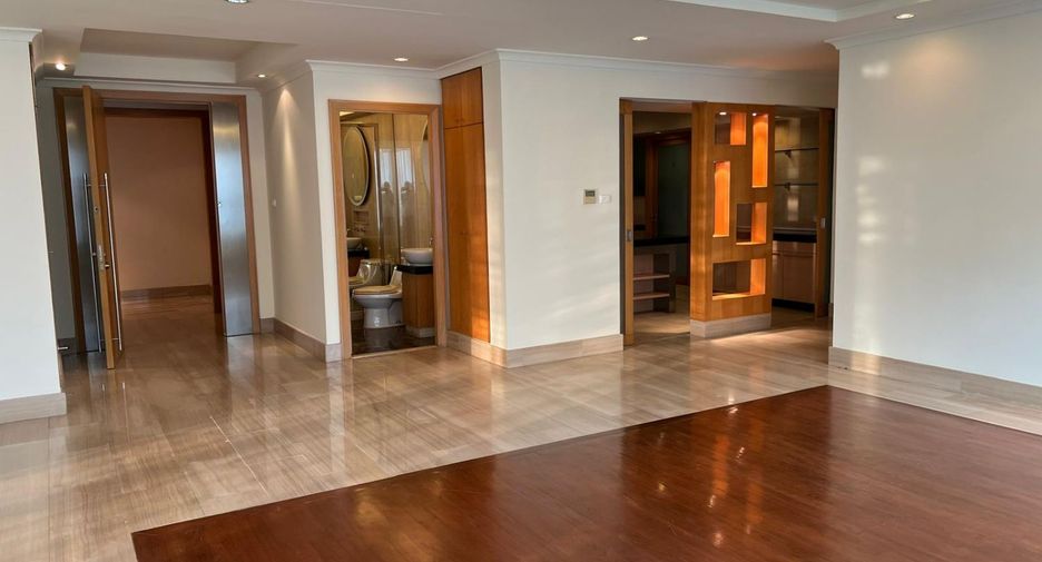 For rent 4 bedrooms condo in Pathum Wan, Bangkok