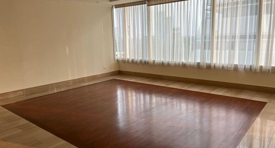 For rent 4 bedrooms condo in Pathum Wan, Bangkok