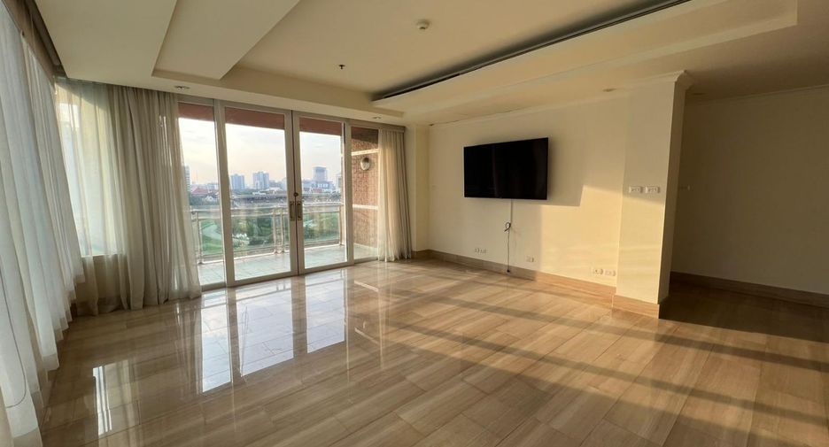 For rent 4 bedrooms condo in Pathum Wan, Bangkok