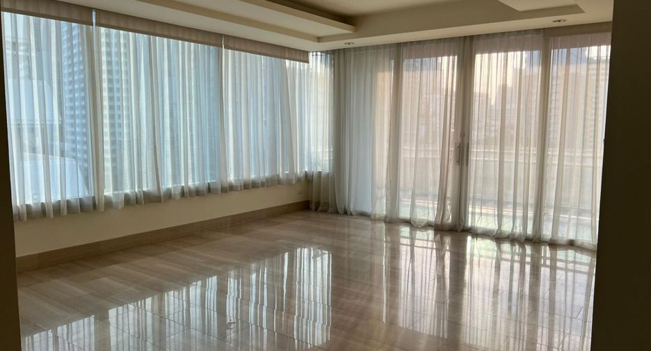 For rent 4 bedrooms condo in Pathum Wan, Bangkok