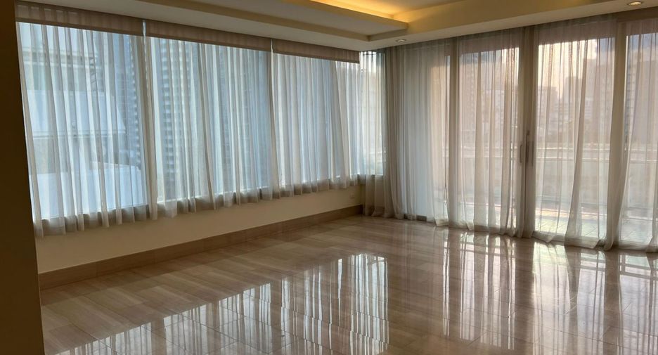 For rent 4 bedrooms condo in Pathum Wan, Bangkok