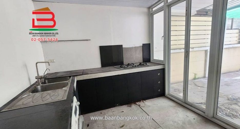 Продажа 3 спальни таунхаус в Лат Пхрао, Бангкок