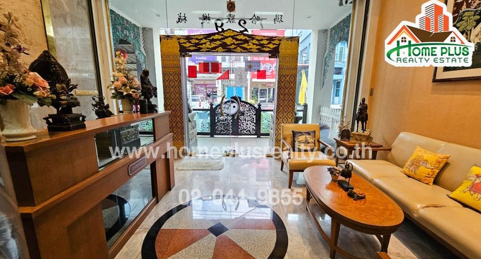 For sale 1 bed retail Space in Khan Na Yao, Bangkok