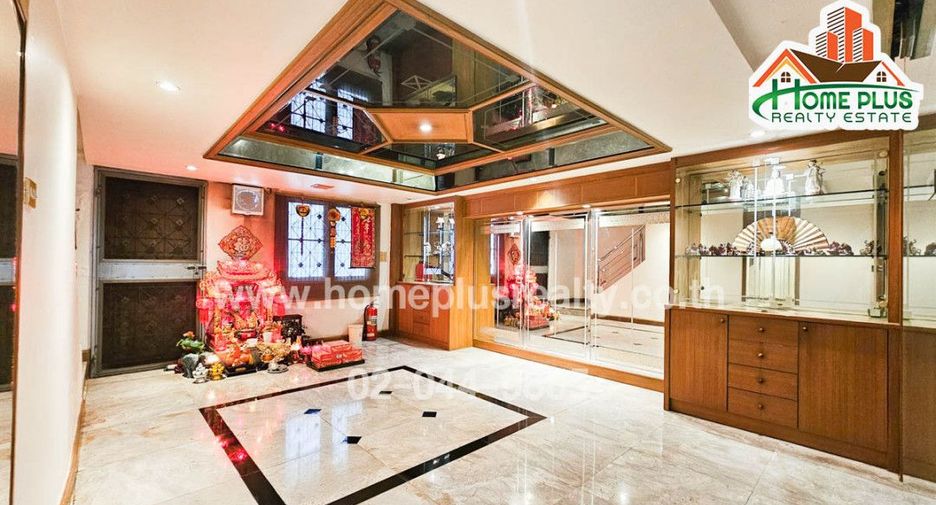 For sale 1 bed retail Space in Khan Na Yao, Bangkok