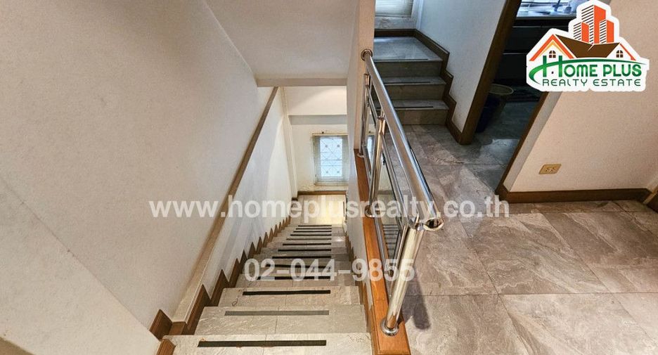 For sale 1 bed retail Space in Khan Na Yao, Bangkok