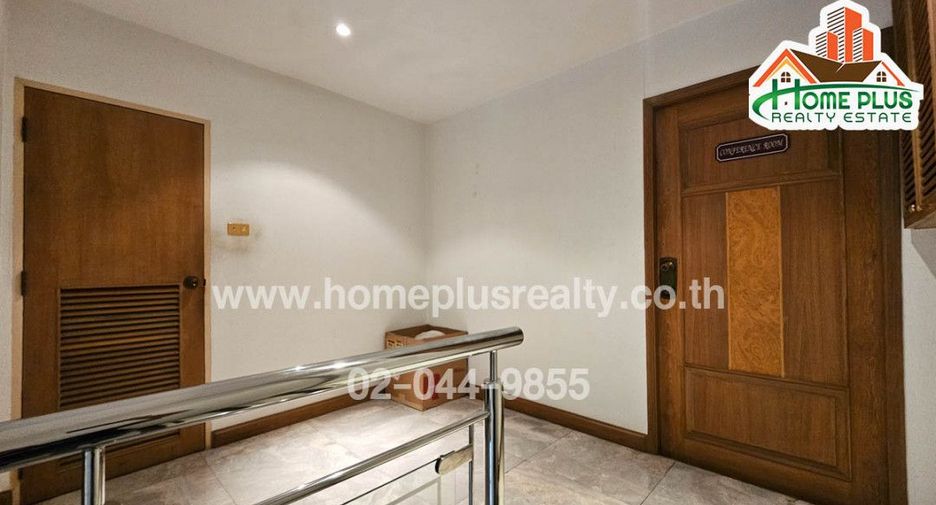 For sale 1 bed retail Space in Khan Na Yao, Bangkok