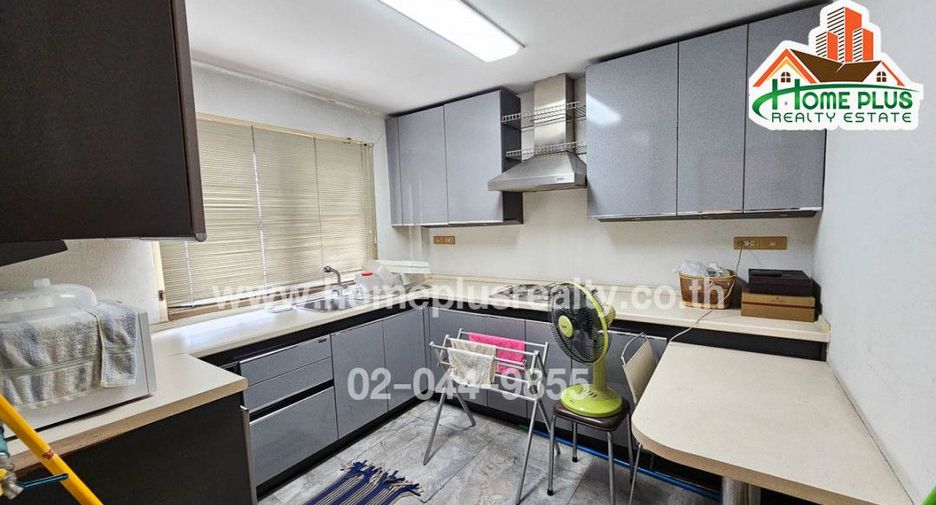For sale 1 bed retail Space in Khan Na Yao, Bangkok