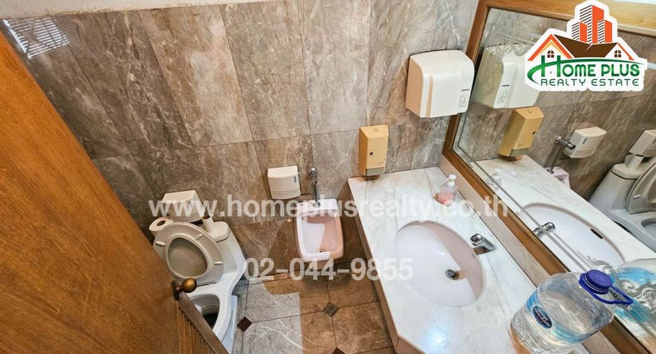 For sale 1 bed retail Space in Khan Na Yao, Bangkok