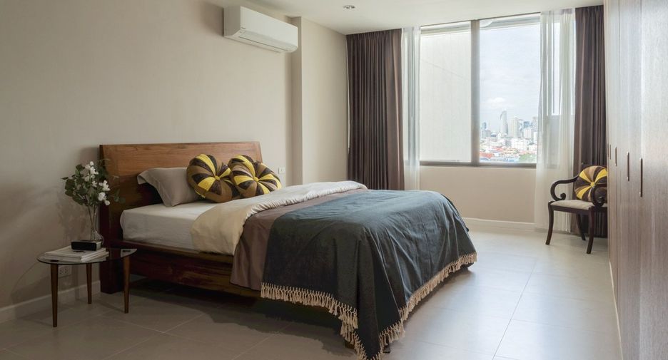 For rent 3 bedrooms condo in Bang Rak, Bangkok