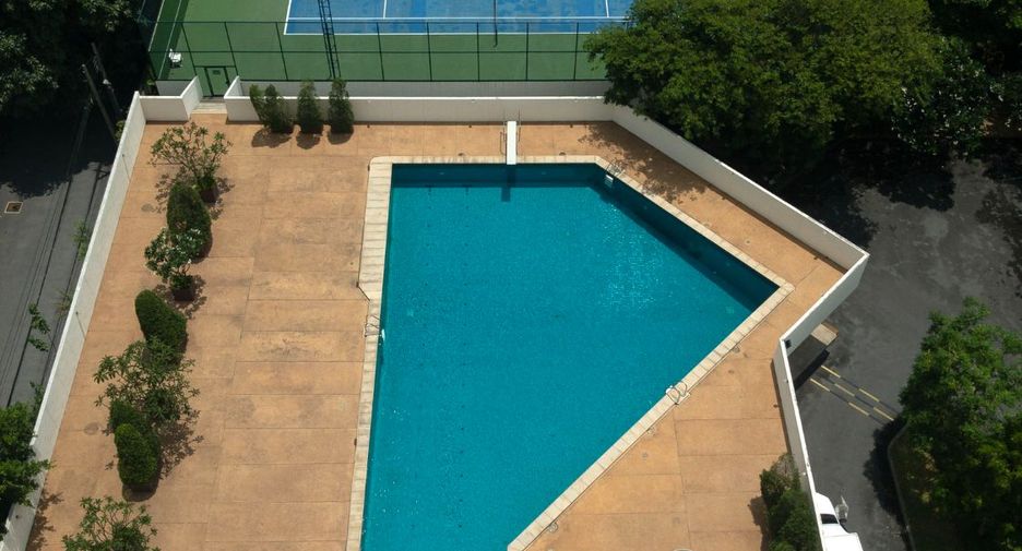 For rent 3 bedrooms condo in Bang Rak, Bangkok