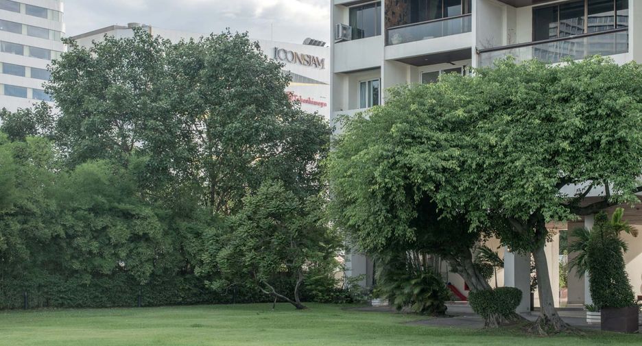 For rent 3 bedrooms condo in Bang Rak, Bangkok
