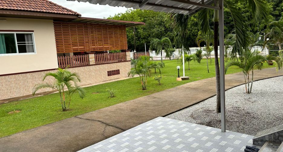 Casa en alquiler de 2 habitaciones en Mueang Rayong, Rayong