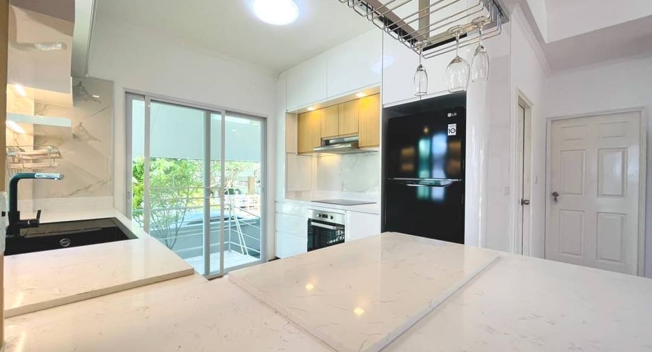 Casa en alquiler y en venta de 7 habitaciones en Bang Lamung, Chonburi