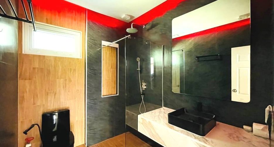 Casa en alquiler y en venta de 7 habitaciones en Bang Lamung, Chonburi