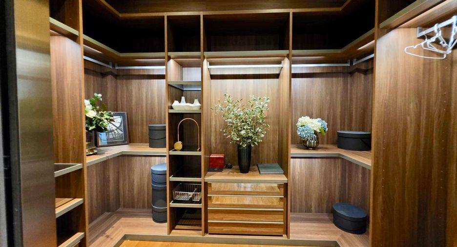 For rent and for sale 3 bedrooms condo in Pathum Wan, Bangkok