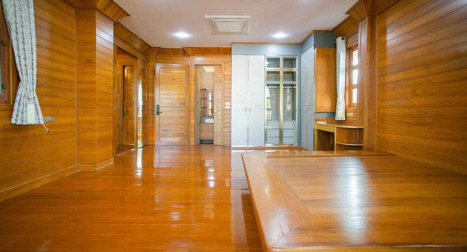Haus zum Kauf mit 3 Zimmer in Huai Khwang, Bangkok