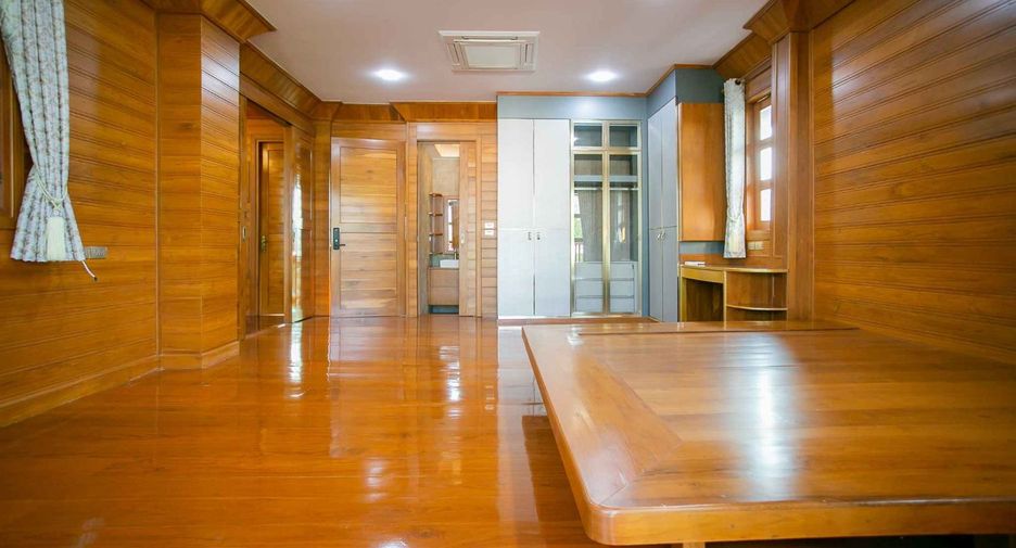 Haus zum Kauf mit 3 Zimmer in Huai Khwang, Bangkok