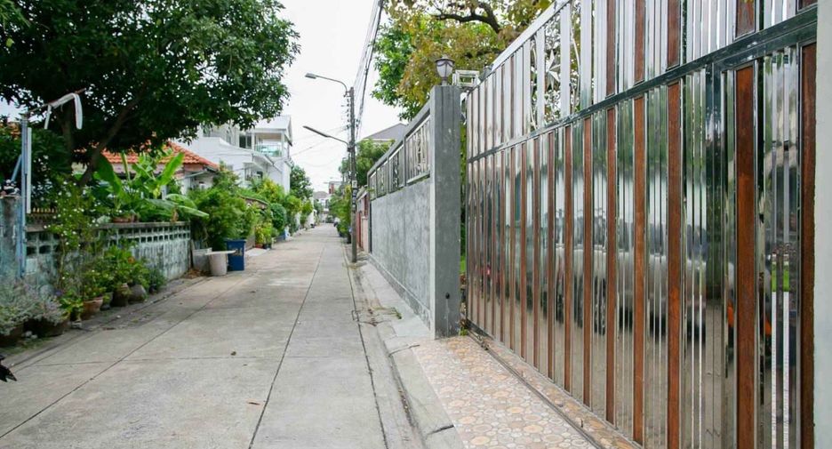 Haus zum Kauf mit 3 Zimmer in Huai Khwang, Bangkok