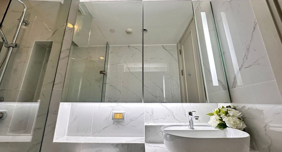 For rent and for sale 2 bedrooms condo in Pathum Wan, Bangkok