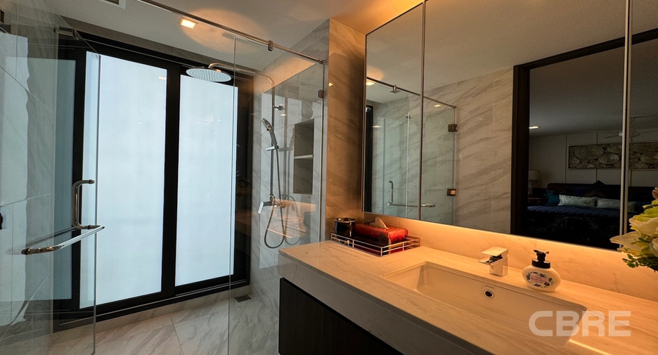 For sale 4 bedrooms house in Watthana, Bangkok