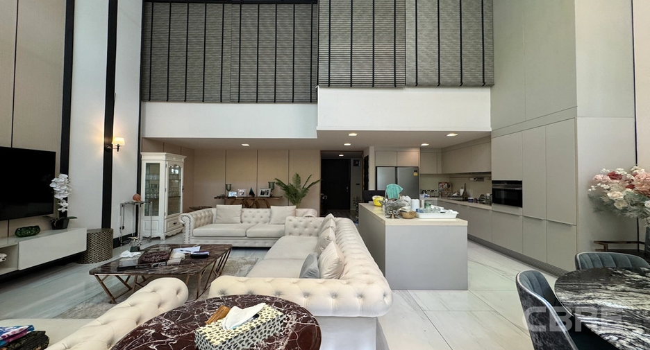 For sale 4 bedrooms house in Watthana, Bangkok
