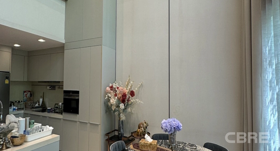 For sale 4 bedrooms house in Watthana, Bangkok